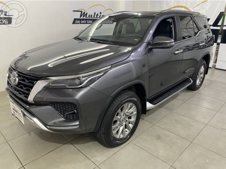 TOYOTA - HILUX SW4 2.8 SRX 4X4 16V TURBO INTERCOOLER DIESEL 4P AUTOMÁTICO - 2023/2024 - CINZA - R$ 354.900,00