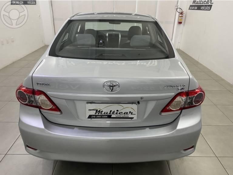 TOYOTA - COROLLA 1.8 GLI 16V FLEX 4P AUTOMÁTICO - 2013/2014 - PRATA - R$ 68.900,00