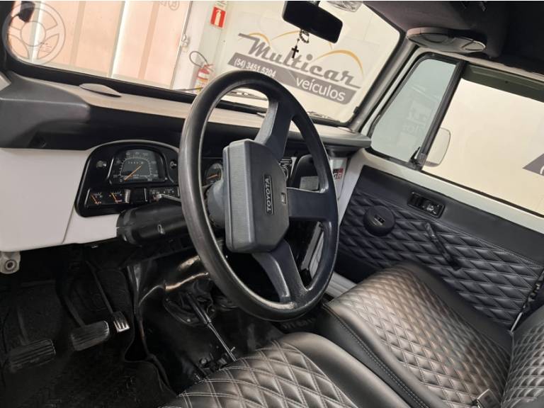 TOYOTA - BANDEIRANTE 4.0 OJ50LV-B 4X4 CHASSI LONGO DIESEL 2P MANUAL - 1991/1991 - BRANCA - R$ 99.000,00