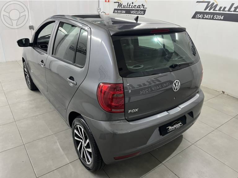 VOLKSWAGEN - FOX 1.0 MI 8V FLEX 4P MANUAL - 2012/2012 - CINZA - R$ 34.500,00