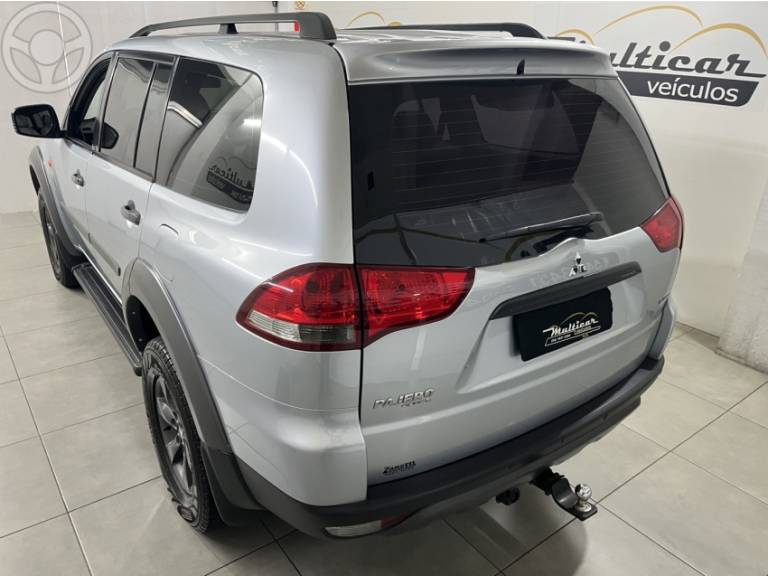 MITSUBISHI - PAJERO 3.2 OUTDOOR 4X4 5 LUGARES 16V TURBO INTERCOOLER DIESEL 4P AUTOMÁTICO - 2016/2017 - PRATA - R$ 129.000,00