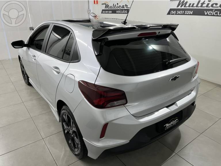 CHEVROLET - ONIX 1.0 LT 12V FLEX 4P MANUAL - 2021/2021 - PRATA - R$ 73.500,00