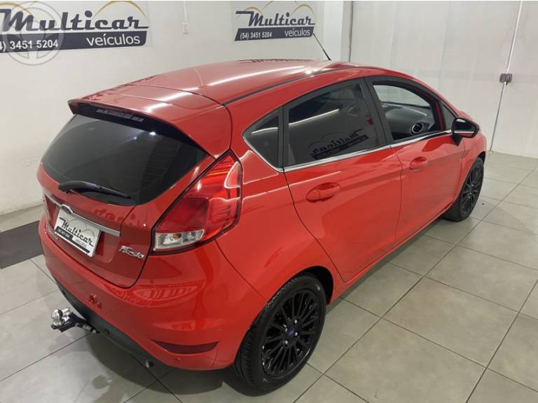 FORD - FIESTA 1.6 TITANIUM HATCH 16V FLEX 4P AUTOMÁTICO - 2013/2014 - VERMELHA - R$ 46.900,00