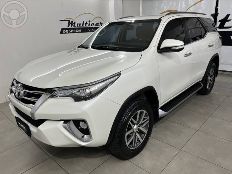 TOYOTA - HILUX SW4 2.8 SRX 4X4 16V TURBO INTERCOOLER DIESEL 4P AUTOMÁTICO - 2017/2017 - BRANCA - R$ 214.900,00