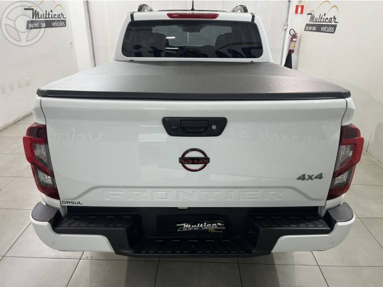 NISSAN - FRONTIER 2.3 PRO4X 4X4 CD BI-TURBO DIESEL 4P AUTOMÁTICO - 2023/2024 - BRANCA - R$ 234.900,00