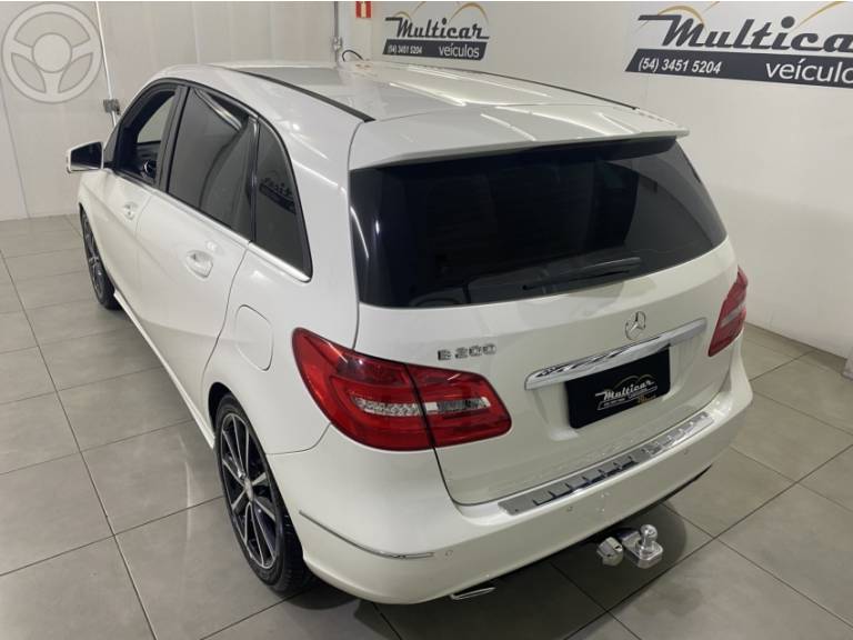 MERCEDES-BENZ - B 200 1.6 SPORT TURBO 4P AUTOMÁTICO - 2013/2014 - BRANCA - R$ 69.900,00