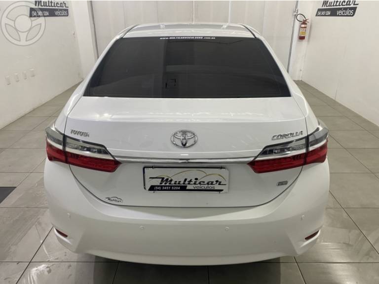 TOYOTA - COROLLA 1.8 GLI UPPER 16V FLEX 4P AUTOMÁTICO - 2018/2018 - BRANCA - R$ 93.500,00