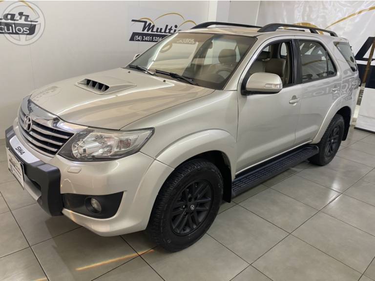 TOYOTA - HILUX SW4 3.0 SR 4X4 16V TURBO INTERCOOLER DIESEL 4P AUTOMÁTICO - 2014/2014 - PRATA - R$ 154.900,00