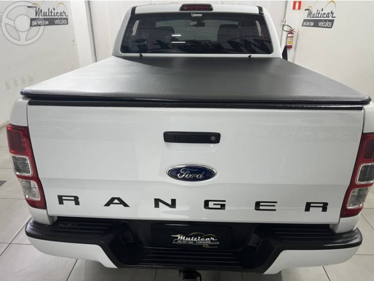 FORD - RANGER 2.2 XL 4X4 CD 16V DIESEL 4P MANUAL - 2014/2015 - BRANCA - R$ 93.900,00
